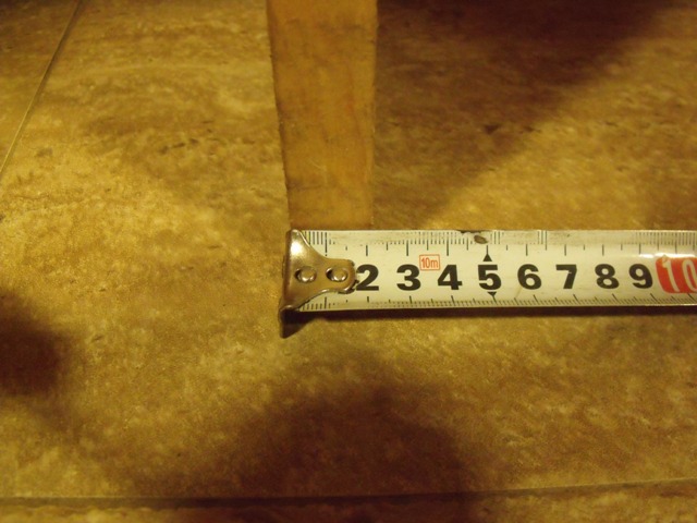 Grosimea scandurii este cam de 2.2 cm