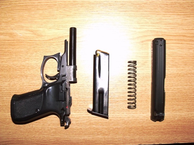 Pistolul demontat